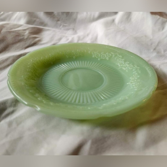 VTG Unmarked JADEITE "Alice" by Fire-king Saucer Plate - Picture 2 of 6